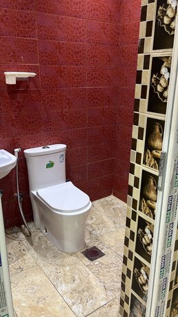 Jeddah, Apartments, Flats, Houses & Villas, SAR 1300/month,  External Room With Private Entrance (All Inclusive)