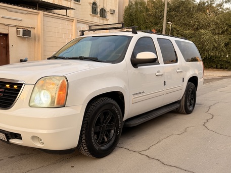 Riyadh, Vehicles, Cars & Trucks , SAR 20000,  GMC YOUKON XL,  2010,  Automatic,  437000 KM,  Urgent Sale Only Serious Customer