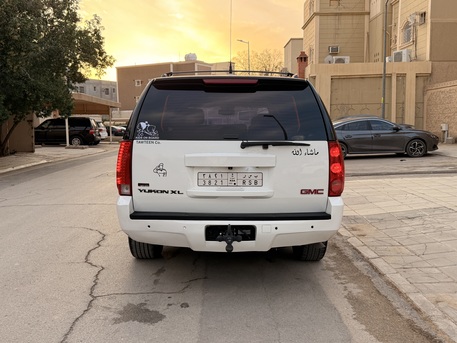 Riyadh, Vehicles, Cars & Trucks , SAR 20000,  GMC YOUKON XL,  2010,  Automatic,  437000 KM,  Urgent Sale Only Serious Customer