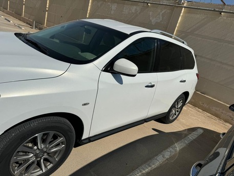 Olaya, Vehicles, Cars & Trucks , SAR 33000,  Nissan Pathfinder,  2014,  Automatic,  161000 KM,  Urgent Sale   Model