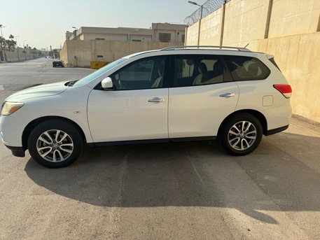 Olaya, Vehicles, Cars & Trucks , SAR 33000,  Nissan Pathfinder,  2014,  Automatic,  161000 KM,  Urgent Sale   Model