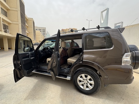 Olaya, Vehicles, Cars & Trucks , SAR 53000,  Mitsubishi Pajero 3.5,  2017,  Automatic,  115000 KM,  L  Low Mileage