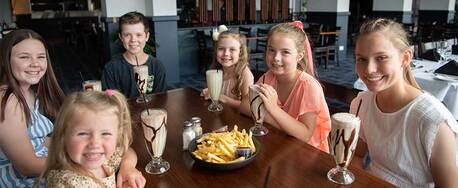 Sydney, Food & Drink, Lunch Bathurst At Panthers Bathurst