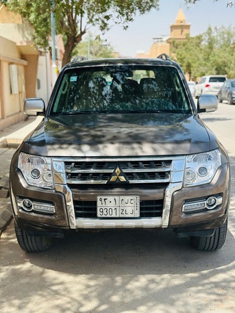 Riyadh, Vehicles, Cars & Trucks , SAR 27000,  Mitsubishi Pajero,  2010,  Automatic,  400000 KM,  Family Used