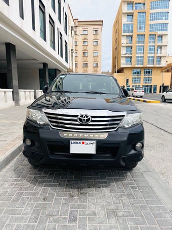 Manama, Vehicles, Cars & Trucks , BHD 4950,  Toyota Fortuner,  2013,  Automatic,  144000 KM,  Black   (4X4) V4 ~2.7 L Engine  Transmission ~ Well Maintained