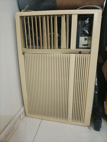 Khobar, Air Conditioners, SAR 550,  Big Compressor 1.5 Ton Working Condition AC For Sell