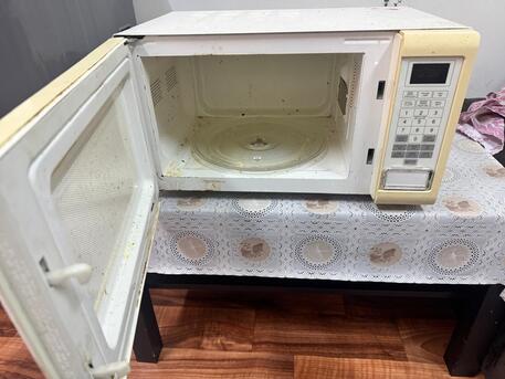 Riyadh, Appliances, SAR 149,  GEEPAS Microwave Oven For Sale (Fully Working 900Watts)