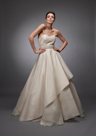 New York, Clothing & Accessories, USD 2449,  Shop Best Wedding Dresses For Special Occasion Tony Hamawy