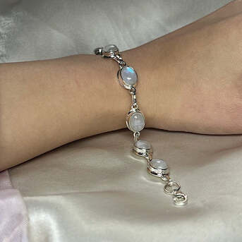 Sydney, Jewelry, AUD 400,  Trend-Focused Looks In Silver Bracelet Online - Zehrai