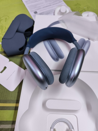 Hara, Mobile Phones, SAR 1400,  Apple Airpod Max (jarir Bookstore Invoice)