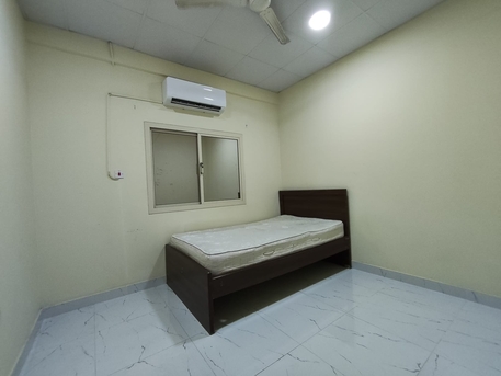 Manama, Apartments, Flats, Houses & Villas, BHD 140/year,  1 BR,  Ras Ruman:- Studio Flat On Rent With Unlimited Ewa
