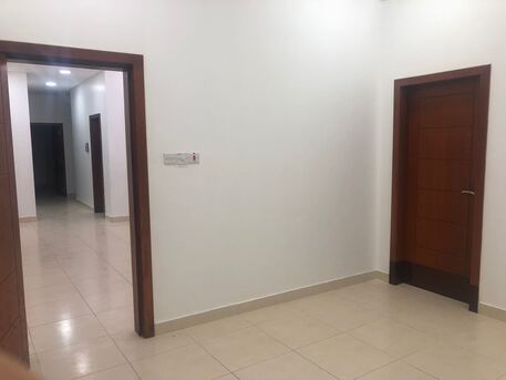 Busaiteen, Apartments, Flats, Houses & Villas, BHD 320/month,  3 BR,  140 Sq. Meter,  Flat For Rent In Busaiteen