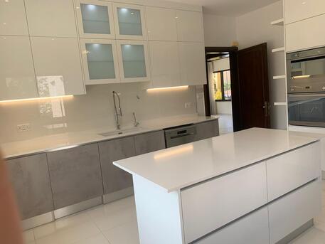 Amman, Apartments, Flats, Houses & Villas, JOD 20000/year,  4 BR,  293 Sq. Meter,  Spacious Apartment For Rent In Jabal Amman