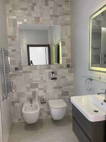Amman, Apartments, Flats, Houses & Villas, JOD 20000/year,  4 BR,  293 Sq. Meter,  Spacious Apartment For Rent In Jabal Amman