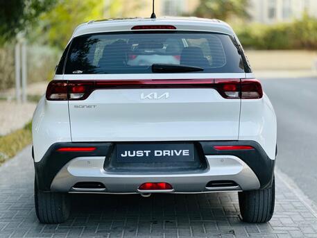 Manama, Vehicles, Cars & Trucks , BHD 4250,  Kia Sonet,  2021,  Automatic,  66000 KM,    MODEL WELL MAINTAINED 5 SEATER SUV CALL OR WHATSAPP ON 35400768 ,34355768