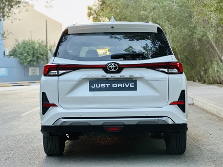 Manama, Vehicles, Cars & Trucks , BHD 5950,  TOYOTA VELOZ,  2024,  Automatic,  32000 KM,    MODEL SINGLE OWNER USED SUV CALL OR WHATSAPP ON 35400768 ,33665080