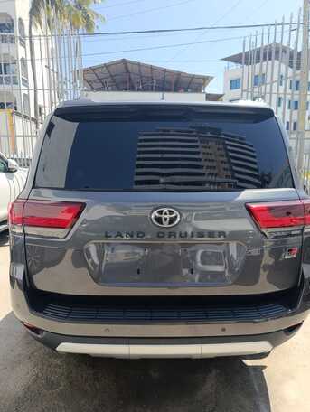 Nairobi, Vehicles, Cars & Trucks , KES 18000000,  Toyota Land Cruiser,  2022,  Automatic,  34000 KM,  🔥TOYOTA LC300 GR SPORT