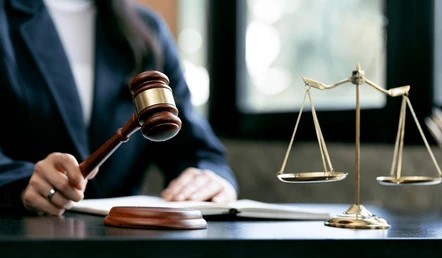 Mumbai, Legal, SEBI Lawyer & PMLA Lawyer Services For Financial Compliance