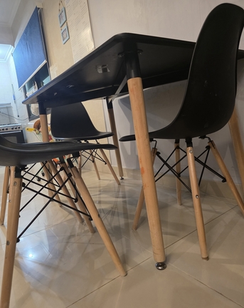 Khobar, Household Items, SAR 1200,  4 Seater Dinner Table With Chairs & 02 Filled Large Bean Bags