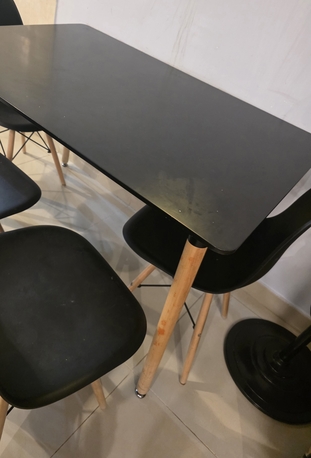 Khobar, Household Items, SAR 1200,  4 Seater Dinner Table With Chairs & 02 Filled Large Bean Bags