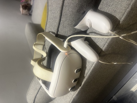 Al Rakah Al Shamaliyah, Electronics, SAR 1700,  Meta Quest 3 128GB VR Headset + Controllers (Fully Working, Great Condition)