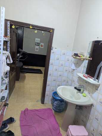 Manfouha, Apartments, Flats, Houses & Villas, 1 Semi Furnished Big Room For Rent In 2BHK Flat First Floor Near Manfouha Riyad