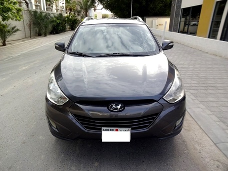 Manama, Vehicles, Cars & Trucks , BHD 111,  Hyundai Tucson,  2013,  Automatic,  207000 KM,  Very Good Condition, 2.0Ltrs, Quick Sale - Expat Leaving