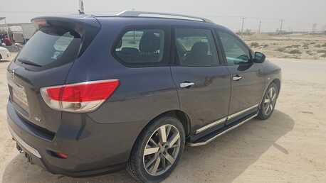 Adliya, Vehicles, Cars & Trucks , BHD 4500,  Nissan Pathfinder,  2014,  Automatic,  176000 KM,  Pathfinder Mid Version  Model For Sale