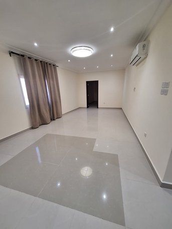 Manama, Apartments, Flats, Houses & Villas, BHD 200/year,  2 BR,  With AC