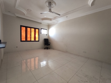 Manama, Apartments, Flats, Houses & Villas, BHD 180/year,  2 BR,  Jidali:- 2Bhk Unfurnished Flat On Rent..