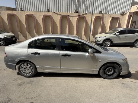 Riyadh, Vehicles, Cars & Trucks , SAR 15000,  Honda Civic 2008,  2008,  Automatic,  263691 KM,   For Sale At Price Of 15K, Slightly Negotiable , Only Serious Buyers.