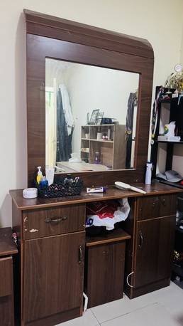 Riyadh, Furniture, SAR 600,  Complete 3 Piece Bedroom Set King Size Bed And A Dresser,wardrobe