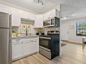 New York, Apartments, Flats, Houses & Villas, USD 4995/month,  4 BR,  2150 Sq. Meter,  Luxury 4BR Fully Furnished Townhouse For Rent In Lake Frederick VA