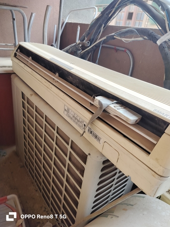 Hara, Air Conditioners, SAR 2000,  Split AC LG Company  And Gizar Good Condition