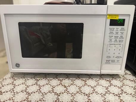Riyadh, Appliances, SAR 300,  GE Microwave Oven (0.9 Cu Ft &ndash; 800W) For Sale