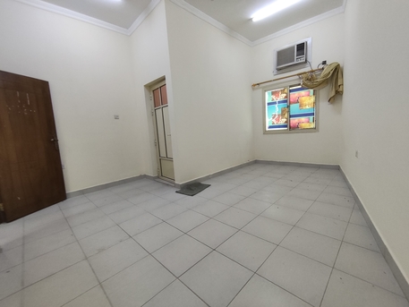 Salmaniya, Apartments, Flats, Houses & Villas, BHD 230/year,  2 BR,  Salmaniya:- 2Bhk Semifurnished Flat On Rent With Ewa..