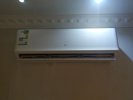Madinah, Air Conditioners, SAR 11001300,  LG Split AC (18,400 BTU - L0182CO / Mando Plus Split AC (18,100 BTU)**