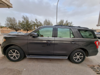 Riyadh, Vehicles, Cars & Trucks , SAR 139000,  Ford Expedition XLT,  2019,  Automatic,  98000 KM,    2WD - Clean And Well Maintained