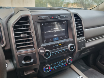 Riyadh, Vehicles, Cars & Trucks , SAR 139000,  Ford Expedition XLT,  2019,  Automatic,  98000 KM,    2WD - Clean And Well Maintained