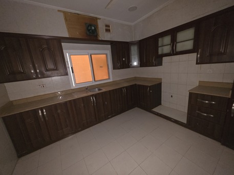 Salmaniya, Apartments, Flats, Houses & Villas, BHD 250/month,  Furnished,  2 BR,  BHD:250/month UN FURNISHED 2BHK APARTMENT FOR RENT IN SALMANIYA -: MUNEEB *35041493