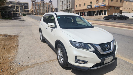 Al Malqa, Vehicles, Cars & Trucks , SAR 60000,  Nissen X-Trail 2021- White | 2.5L | 7-Seater | T32 Series II | Fully Maintained,  2021,  Automatic,  124000 KM,  Nissan X‑Trail , White Colour,Petrol, 7‑seater, In Excellent Condition.