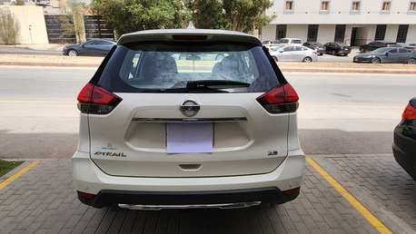 Al Malqa, Vehicles, Cars & Trucks , SAR 60000,  Nissen X-Trail 2021- White | 2.5L | 7-Seater | T32 Series II | Fully Maintained,  2021,  Automatic,  124000 KM,  Nissan X‑Trail , White Colour,Petrol, 7‑seater, In Excellent Condition.