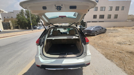 Al Malqa, Vehicles, Cars & Trucks , SAR 60000,  Nissen X-Trail 2021- White | 2.5L | 7-Seater | T32 Series II | Fully Maintained,  2021,  Automatic,  124000 KM,  Nissan X‑Trail , White Colour,Petrol, 7‑seater, In Excellent Condition.