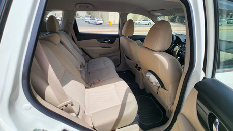 Al Malqa, Vehicles, Cars & Trucks , SAR 60000,  Nissen X-Trail 2021- White | 2.5L | 7-Seater | T32 Series II | Fully Maintained,  2021,  Automatic,  124000 KM,  Nissan X‑Trail , White Colour,Petrol, 7‑seater, In Excellent Condition.