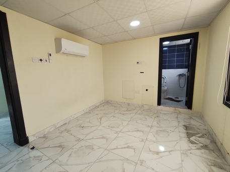 Zinj, Apartments, Flats, Houses & Villas, BHD 130/year,  1 BR,  Zinj:- Studio Flat On Rent With Split Ac N Unlimited Ewa..
