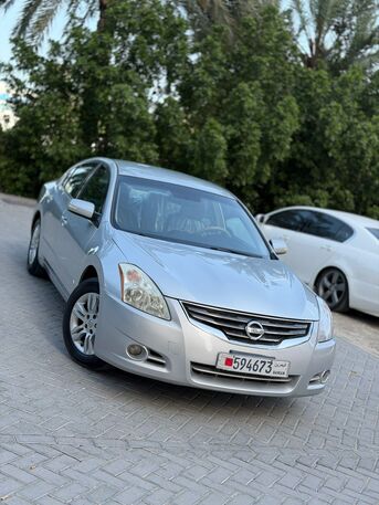 Manama, Vehicles, Cars & Trucks , BHD 1170,  Nissan Altima,  2010,  Automatic,  167389 KM,    Mid Option In Excellent Condition