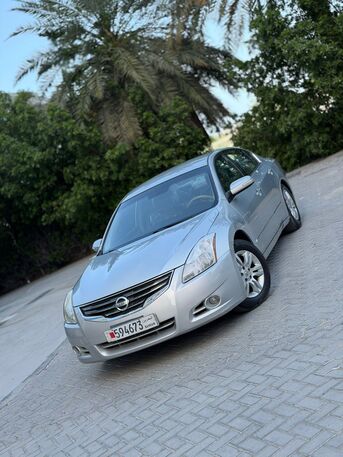 Manama, Vehicles, Cars & Trucks , BHD 1170,  Nissan Altima,  2010,  Automatic,  167389 KM,    Mid Option In Excellent Condition