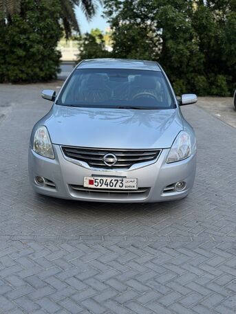 Manama, Vehicles, Cars & Trucks , BHD 1170,  Nissan Altima,  2010,  Automatic,  167389 KM,    Mid Option In Excellent Condition