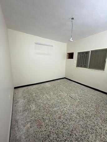 Jeddah, Apartments, Flats, Houses & Villas, SAR 2000/month,  2 BR,  BehindTareek Madina - Baladia Street Room Available For Rent