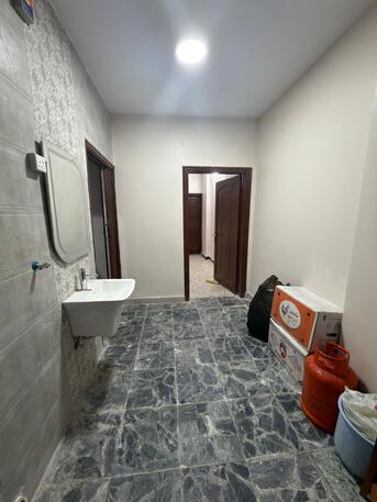 Jeddah, Apartments, Flats, Houses & Villas, SAR 2000/month,  2 BR,  BehindTareek Madina - Baladia Street Room Available For Rent